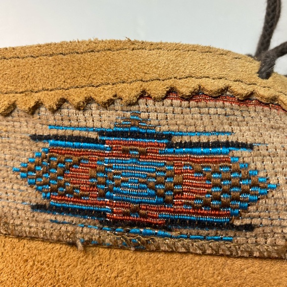 Minnetonka Moccasins tan Ankle Boots 5.5 lace up star pattern on both sides - Picture 12 of 13